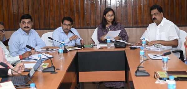 बैठक में शामिल मंत्री शिल्पी नेहा तिर्की सहित अन्य बैठक में शामिल मंत्री शिल्पी नेहा तिर्की सहित अन्य