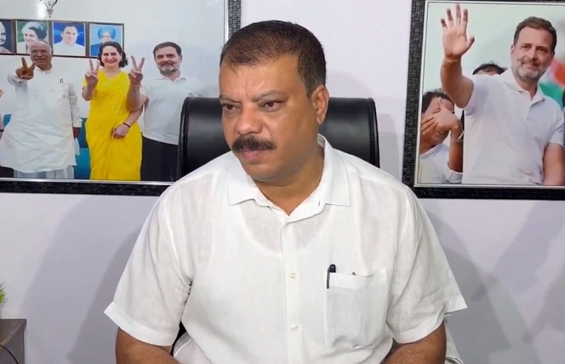 नेता प्रतिपक्ष उमंग सिंघार अपने निवास पर मीडिया से बात करते हुए नेता प्रतिपक्ष उमंग सिंघार अपने निवास पर मीडिया से बात करते हुए