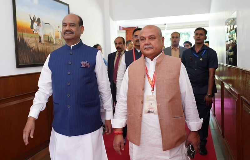 लोकसभा अध्यक्ष ओम विरला के साथ हरियाणा विधानसभा के पुस्तकालय का भ्रमण करते हुए मप्र विधानसभा अध्यक्ष तोमर लोकसभा अध्यक्ष ओम विरला के साथ हरियाणा विधानसभा के पुस्तकालय का भ्रमण करते हुए मप्र विधानसभा अध्यक्ष तोमर