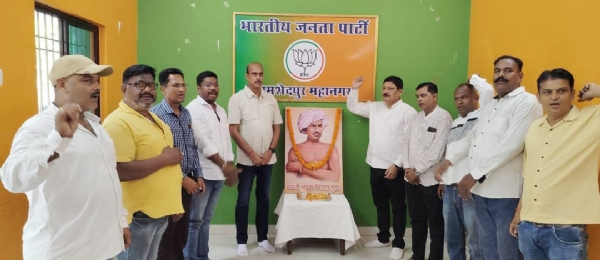 अनुसूचित जनजाति मोर्चा द्वारा भगवान बिरसा मुंडा को श्रद्धांजलि देते