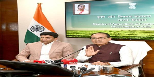 विकसित भारत जी राम जी पर अमल के संबंध में केंद्रीय मंत्री शिवराज सिंह चौहान ग्रामीण विकास मंत्रियों की बैठक लेते हुए विकसित भारत जी राम जी पर अमल के संबंध में केंद्रीय मंत्री शिवराज सिंह चौहान ग्रामीण विकास मंत्रियों की बैठक लेते हुए