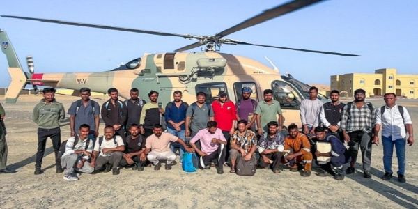 ओमान तट के पास टैंकर से बचाए गए भारतीय क्रू सदस्य ओमान तट के पास टैंकर से बचाए गए भारतीय क्रू सदस्य