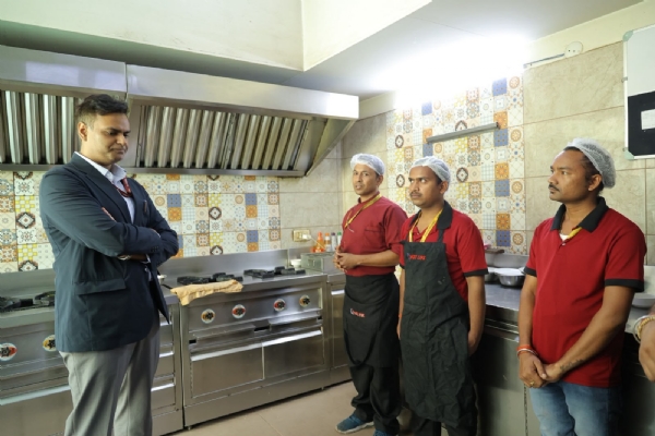 निरीक्षण करते कमिश्नर
