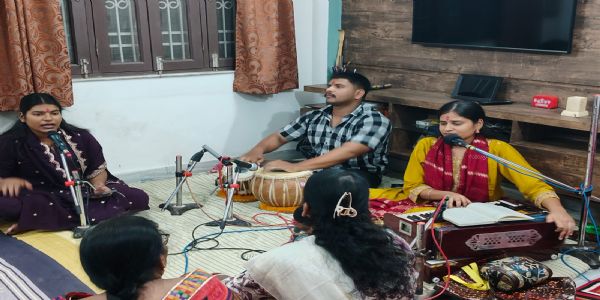 भगवान बिरसा की पुण्यतिथि पर भजन संध्या का आयोजन