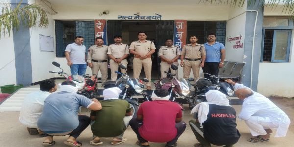 शिवपुरीः भौंती पुलिस की बड़ी कार्रवाई, 7 जुआरी गिरफ्तार, 3.20 लाख रुपये का माल जब्त