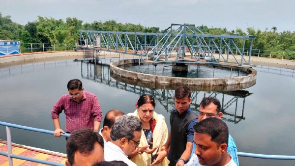 विकास परियोजनाओं का निरीक्षण करने पहुंची मंत्री विकास परियोजनाओं का निरीक्षण करने पहुंची मंत्री