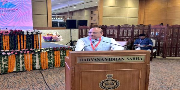 हरियाणा विधानसभा में आयोजित “भविष्य की चुनौतियों और विकसित भारत 2047 के लक्ष्य को साकार करने में जागरूक समाज एवं जनप्रतिनिधियों की भूमिका” सत्र को संबोधित करते  विजेंद्र गुप्ता