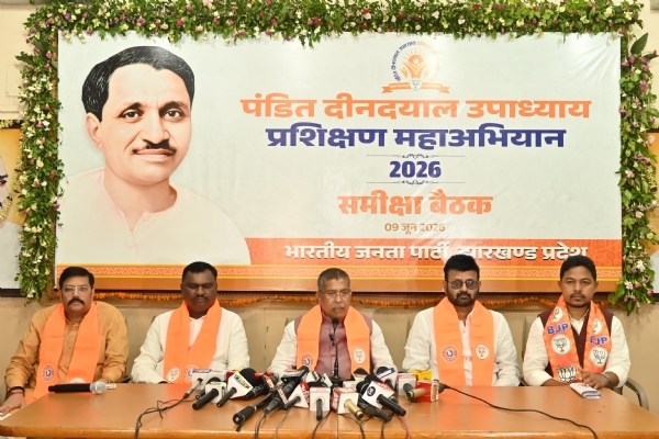 प्रेस वार्ता की तस्वीर