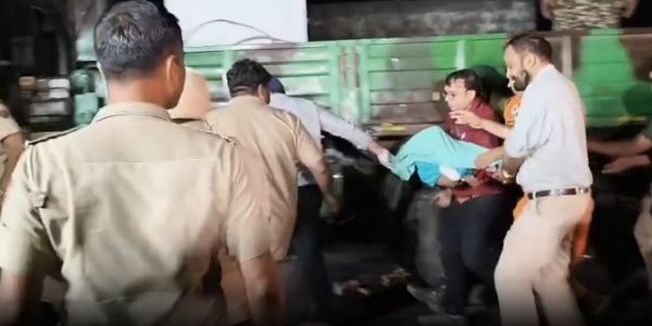 अंबाला के गांव धन्याैरा में बाेरवेल में गिरे बच्चे काे बाहर निकालती रेस्क्यू टीम अंबाला के गांव धन्याैरा में बाेरवेल में गिरे बच्चे काे बाहर निकालती रेस्क्यू टीम