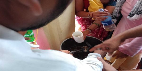 काशी में बीमार पड़े भगवान जगन्नाथ को शीघ्र स्वस्थ होने के लिए दिया जा रहा औषधीय काढ़ा