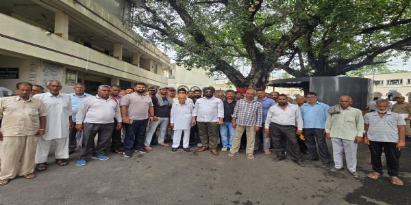 सिंचाई नहर डी-9ए में जलापूर्ति बहाल करने की मांग, किसानों के प्रतिनिधिमंडल ने डीसी जम्मू से की मुलाकात