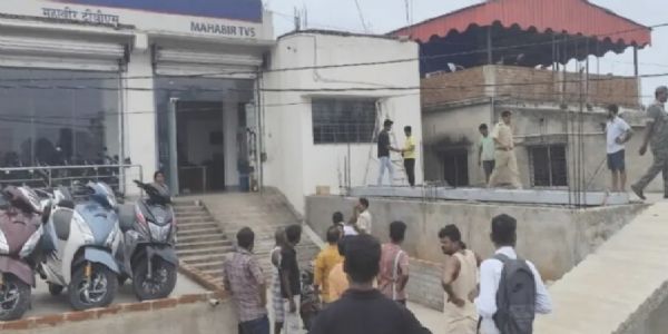 टीवीएस शोरूम में लाखों की चोरी, सीसीटीवी का डीवीआर ले उड़े चाेर