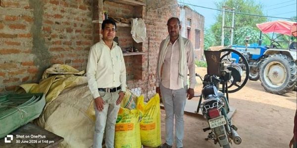 ग्वालियरः पात्र किसानों तक पहुँचे खाद इसलिए घर-घर जाकर किया जा रहा है सत्यापन