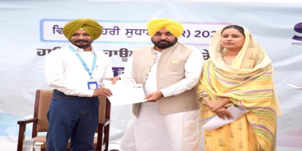 एस.आई.आर.-2026 : मुख्यमंत्री भगवंत मान ने भरा गणना फॉर्म, प्रक्रिया में भागीदारी का आह्वान