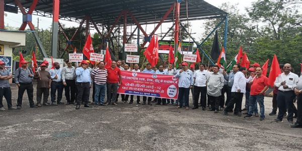 कोरबा : जेबीसीसीआई-12 वार्ता समिति के गठन की मांग को लेकर गेवरा में गेट मीटिंग