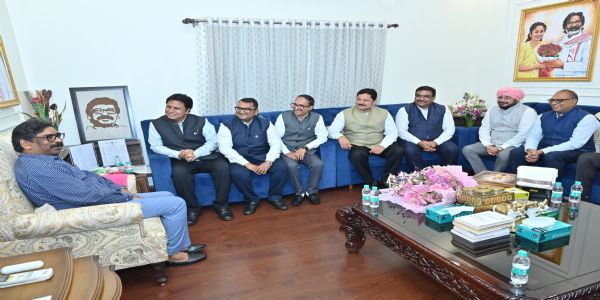 मुख्यमंत्री हेमंत सोरेन से उद्योग, व्यापार और निवेश पर झारखंड चैंबर प्रतिनिधिमंडल की चर्चा