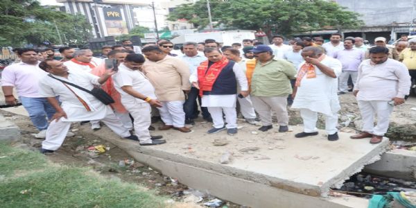 सीएम ग्रिड की सड़कों पर सांसद का सख्त रुख, कहा- गुणवत्ता से समझौता नहीं