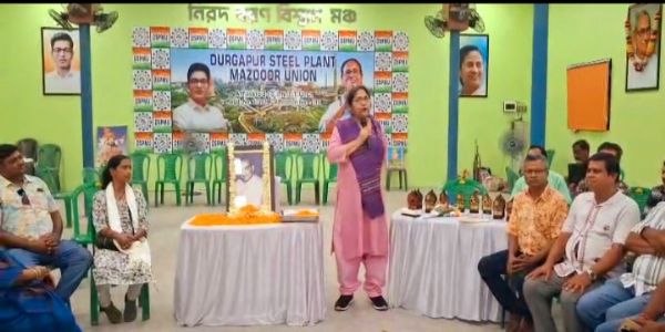 दुर्गापुर में  दोला सेन को काला झंडा दिखाया, तृणमूल-भाजपा के नारेबाजी से तनाव