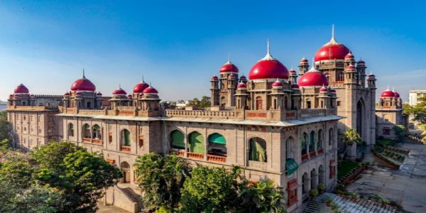 पोक्सो मामले में बंडी साई भगीरथ की नियमित जमानत याचिका पर सुनवाई 3 जुलाई तक टली, शिकायतकर्ता को नोटिस
