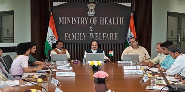 टीवी मुक्त भारत अभियान और डेंगू को लेकर केन्द्र की दिल्ली सरकार के साथ समीक्षा बैठक