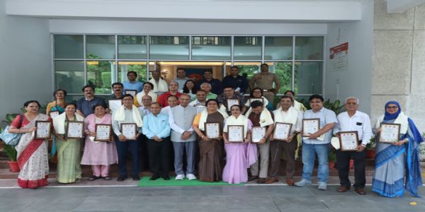 डॉक्टर्स डे पर चिकित्सकों का सम्मान, एआई आधारित स्वास्थ्य अनुसंधान पर जोर : कुलपति