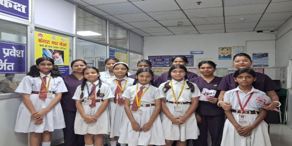 डॉक्टर्स डे पर विद्यार्थियों ने चिकित्सकों को किया नमन