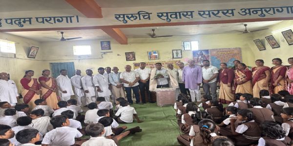 सरस्वती शिशु मंदिर में शाला प्रवेश उत्सव: हरि लीला ट्रस्ट ने बढ़ाया उत्साह, संगीत गतिविधियों के लिए भेंट किए वाद्य यंत्र