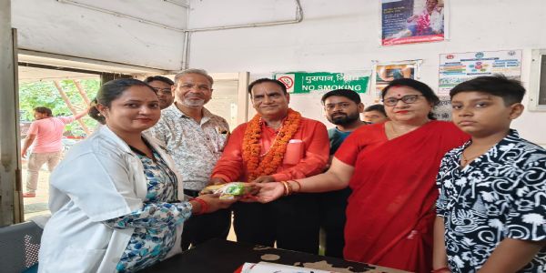 राष्ट्रीय चिकित्सक दिवस : संस्था ने “अनोखी पहल” के तहत मरीजों काे कराया जलपान,नि:शुल्क स्वास्थ्य जांच सुविधा