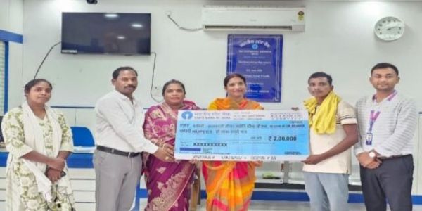 सुकमा की बिहान की दीदी के परिवार को मिली दो लाख की आर्थिक सहायता