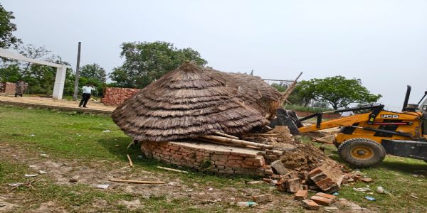 बरेली में बीडीए ने दो अवैध कॉलोनियों पर चलाया बुलडोजर