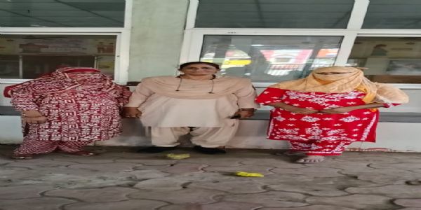 अश्लील फोटो-वीडियो वायरल करने की धमकी देकर 2.17 लाख रुपये की ब्लैकमेलिंग, दो महिलाएं गिरफ्तार
