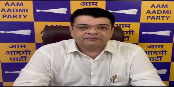 निगम में आठ वर्षों से खड़ी 75 इलेक्ट्रिक गाड़ियों पर आआपा का सरकार पर हमला, जवाबदेही की मांग