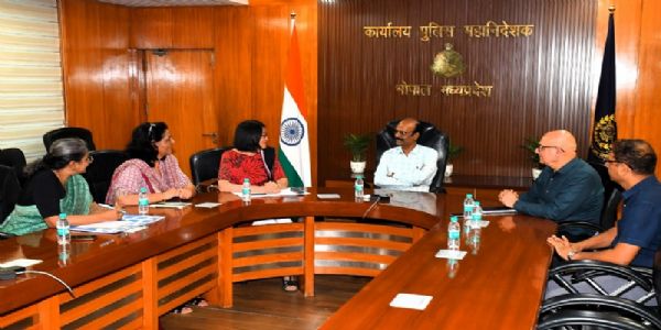 डीजीपी मकवाणा के साथ यूएन विमेन इंडिया की कंट्री रिप्रेजेंटिव शोको इशिकावा की बैठक डीजीपी मकवाणा के साथ यूएन विमेन इंडिया की कंट्री रिप्रेजेंटिव शोको इशिकावा की बैठक