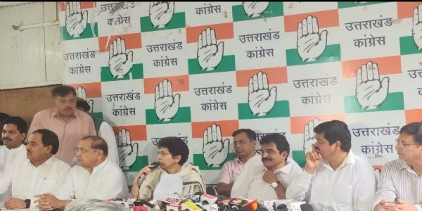 कांग्रेस के राष्ट्रीय संगठन महासचिव के.सी. वेणुगोपाल पत्रकारों से बातचीत करते हुए। कांग्रेस के राष्ट्रीय संगठन महासचिव के.सी. वेणुगोपाल पत्रकारों से बातचीत करते हुए।