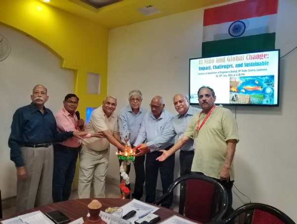 कार्यक्रम के दौरान लिया गया छायाचित्र कार्यक्रम के दौरान लिया गया छायाचित्र