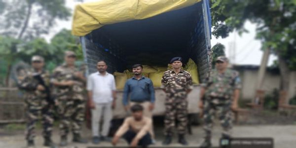78 बोरी यूरिया और मिनी ट्रक जब्त, एक गिरफ्तार
