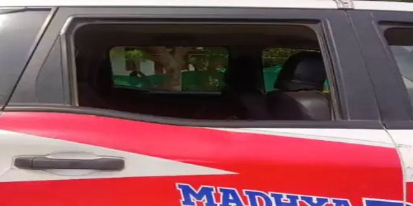 शहडोल: पुलिस वाहन पर पथराव, शीशा टूटा