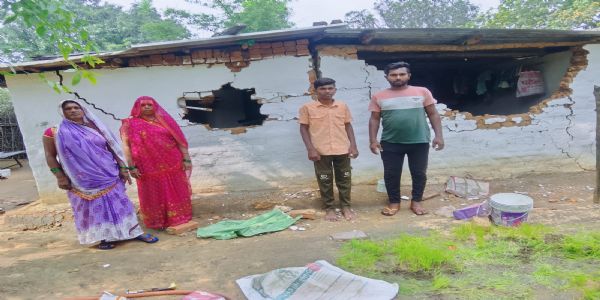 अनूपपुर के भोलगढ़ क्षेत्र में छह दिन से डेरा जमाए हैं तीन हाथी, फसल और मकानों को पहुंचा रहे नुकसान