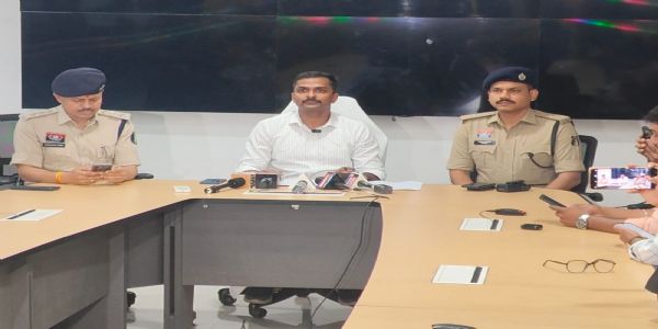 फर्जी केंद्रीय अधिकारी बनकर लाखों की ठगी करने वाला आरोपित गिरफ्तार