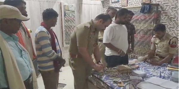 धान उपार्जन केंद्र के प्रभारी के घर और कार्यालय में छापेमार कार्रवाई, 16 लाख रुपये नगद व अन्य दस्तावेज जब्त