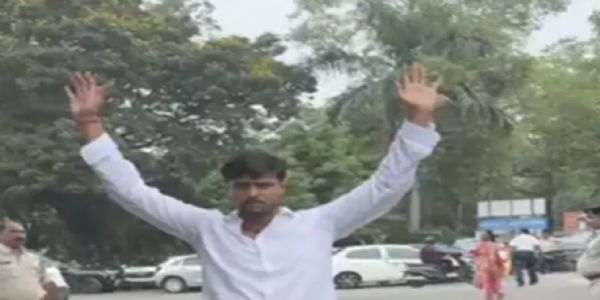 हिमांशु सिंह हत्याकांड के नामजद आरोपित राहुल दुबे ने किया आत्मसमर्पण