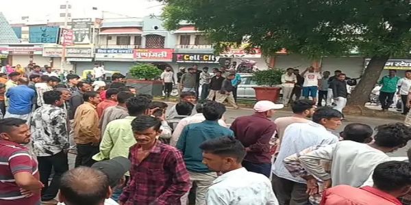 डूंगरपुर में बस की टक्कर से बाइक सवार दो युवकों की मौत