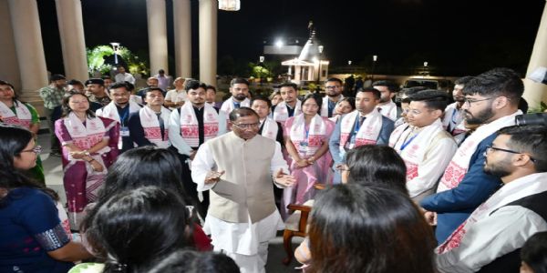राज्यपाल ने 2026 बैच के एसीएस प्रशिक्षु अधिकारियों से किया संवाद, ईमानदारी और जनसेवा का दिया संदेश