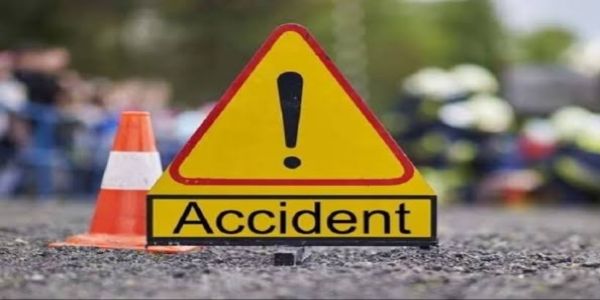 देवरिया : टेलर की चपेट में आने से महिला की मौत