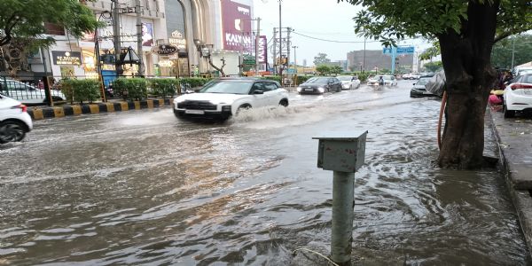 हिसार में झमाझम बारिश से सुहावना हुआ मौसम, निचले इलाकों में जलभराव