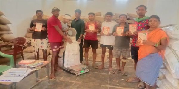 नारायणपुर के दुर्गम क्षेत्रों में रहने वाले 151 परिवारों काे दिया गया तीन महीने का राशन