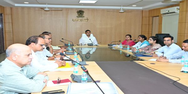 जिलास्तरीय परामर्शदात्री समिति की बैठक में विभिन्न अधिकारी -कर्मचारी संगठनों ने रखी समस्याएं व सुझाव