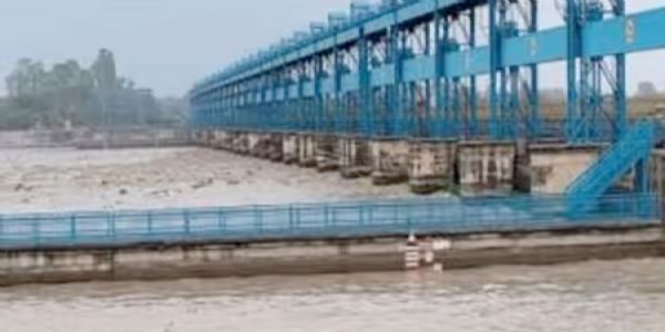 हरिद्वार में बढ़ा गंगा का जलस्तर, निचले इलाकों में गंगा किनारे न जाने की अपील