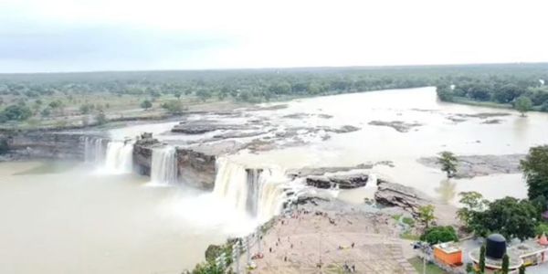 मानसूनी बारिश से खूबसूरत स्वरूप में आने लगा चित्रकोट जलप्रपात