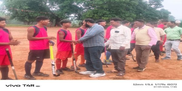 ऑटोनॉमी दिवस पर हॉकी टूर्नामेंट में पहुंचे विधायक